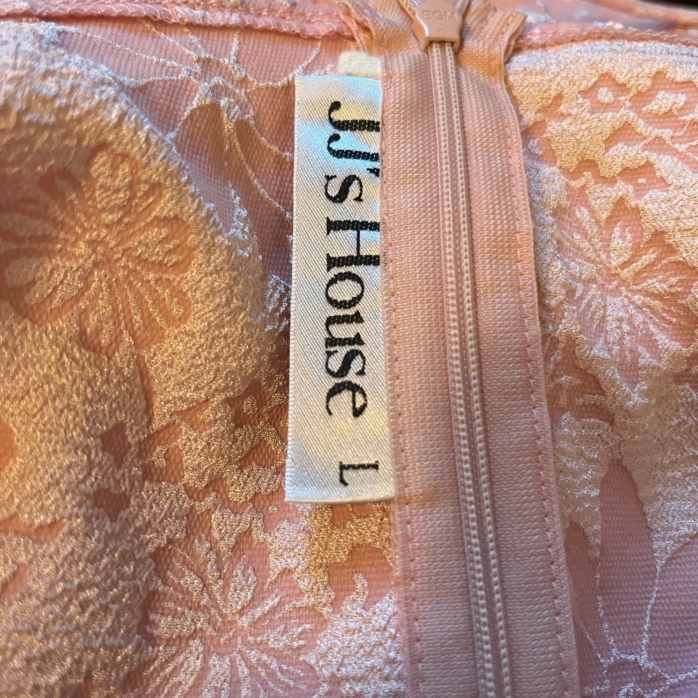 JJ's House Dress SZ L Pink White Embossed Floral Midi Ruffle back Tie Coquette - Picture 8 of 8